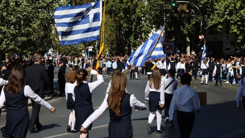 28η Οκτωβρίου: Συγκίνηση και υπερηφάνεια στη μαθητική παρέλαση σε Οινούσες και Άη Στράτη