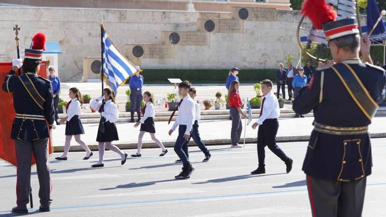 Μαθητική παρέλαση: Σε ισχύ κυκλοφοριακές ρυθμίσεις - Τροποποιήσεις στα δρομολόγια Μετρό και Τραμ