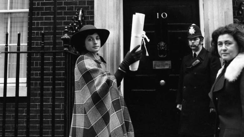 Πέθανε η ηθοποιός Προυνέλα Σκέιλς - Έγινε γνωστή ως «Σίμπιλ» του Fawlty Towers