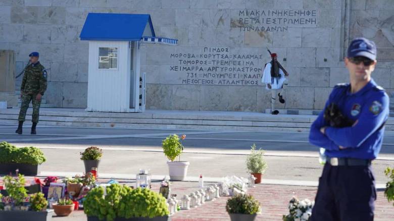 28η Οκτωβρίου: Ισχυρή αστυνομική παρουσία μπροστά από το Μνημείο του Αγνώστου Στρατιώτη