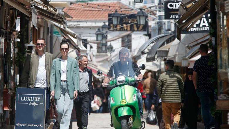 Ανυπόφορη η κατάσταση με τα σκουπίδια στα Σκόπια - Δύο συλλήψεις και προφυλακίσεις