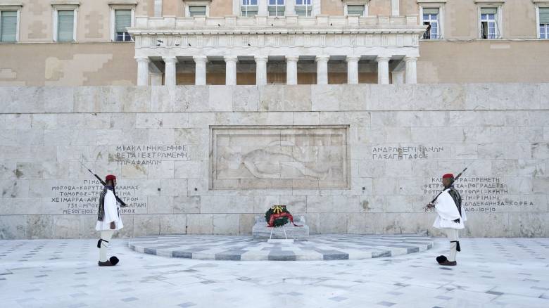 ΣΥΡΙΖΑ για 28η Οκτωβρίου: Τιμούμε τον Άγνωστο Στρατιώτη που έδωσε τη ζωή του για τη λευτεριά