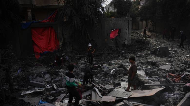 Νέες απειλές Ισραήλ σε Χαμάς: «Όποιος σηκώνει χέρι εναντίον στρατιωτών θα το δει να του κόβεται»