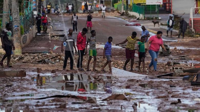 Κυκλώνας Μελίσσα: Αυξάνονται οι νεκροί - Δρόμοι και σπίτια πλημμύρησαν στην Κούβα