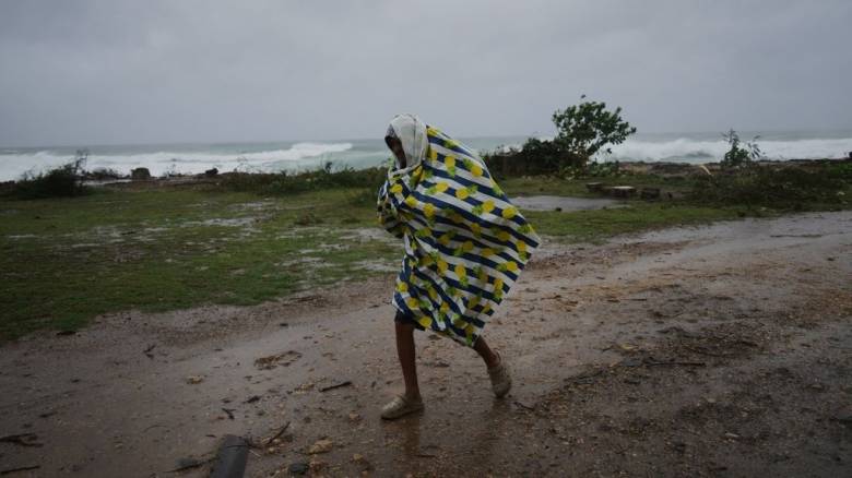 Ο κυκλώνας Μελίσσα «χτυπά» τώρα την Κούβα - Καταστροφικό το πέρασμά του από Τζαμάικα