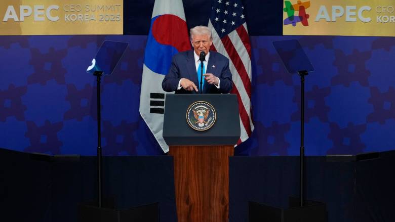 Στη Νότια Κορέα ο Τραμπ: «Μία εμπορική συμφωνία θα μπορούσε να ολοκληρωθεί σύντομα»