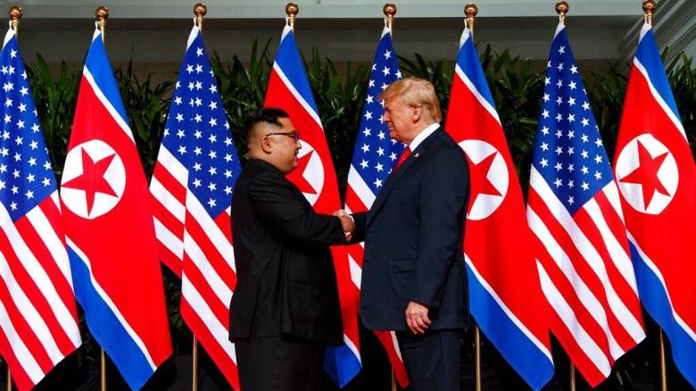 «Δεν καταφέρουμε να βρούμε χρόνο»: Ο Τραμπ απαντά γιατί δεν συνάντησε τον Κιμ Γιονγκ Ουν