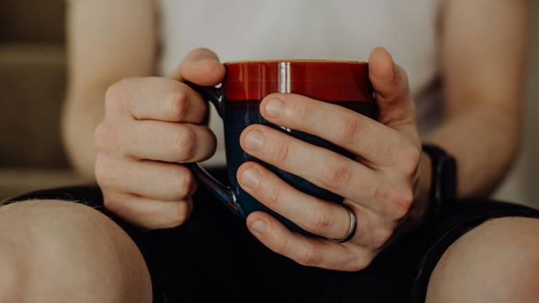 Νέα μελέτη: Πώς το κακάο μπορεί να βοηθήσει τους άνδρες που κάθονται πολλές ώρες