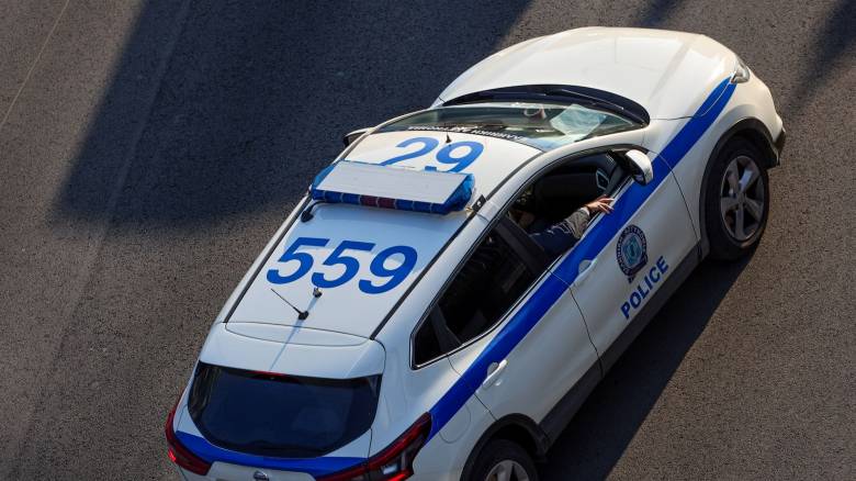 Θύμα επίθεσης και ληστείας έπεσε 22χρονος στην Αργυρούπολη: Μεταφέρθηκε στο νοσοκομείο