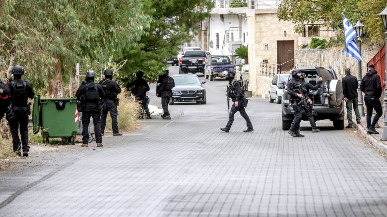 Βεντέτα στα Βορίζια Κρήτης: Νεκροί και τραυματίες από πυροβολισμούς μετά από έκρηξη σε σπίτι