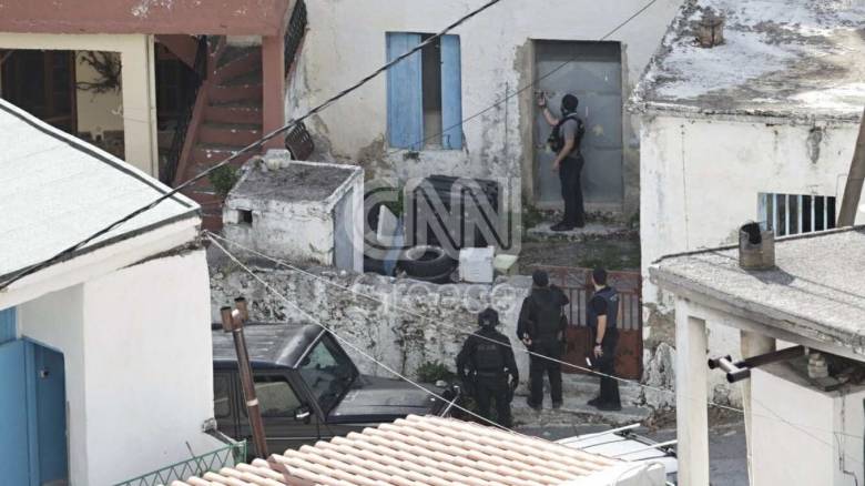 Μία σύλληψη και μία προσαγωγή για το μακελειό στα Βορίζια: Ψάχνουν «πόρτα - πόρτα» για τα όπλα