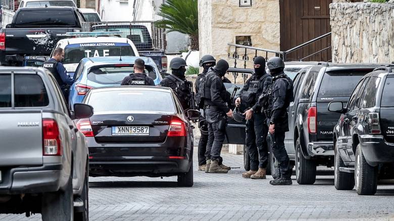 Βεντέτα στα Βορίζια: «Χτενίζουν» βουνά και χωριά για τους καταζητούμενους - Τα όπλα των δύο πλευρών