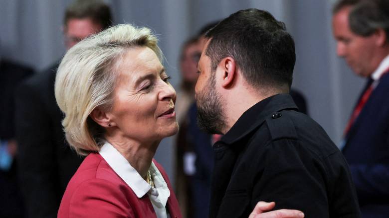 Επικοινωνία Φον ντερ Λάιεν - Ζελένσκι: «Αύριο εγκρίνεται πακέτο μέτρων για τη διεύρυνση»