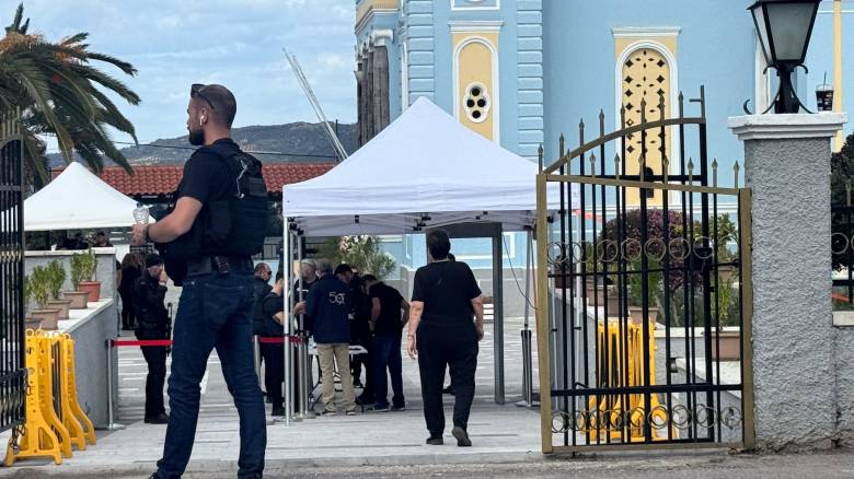 Βορίζια: Σε κλίμα οδύνης η κηδεία της 56χρονης - «Όσο το αίμα κυλά, ο τόπος μας μαυρίζει»