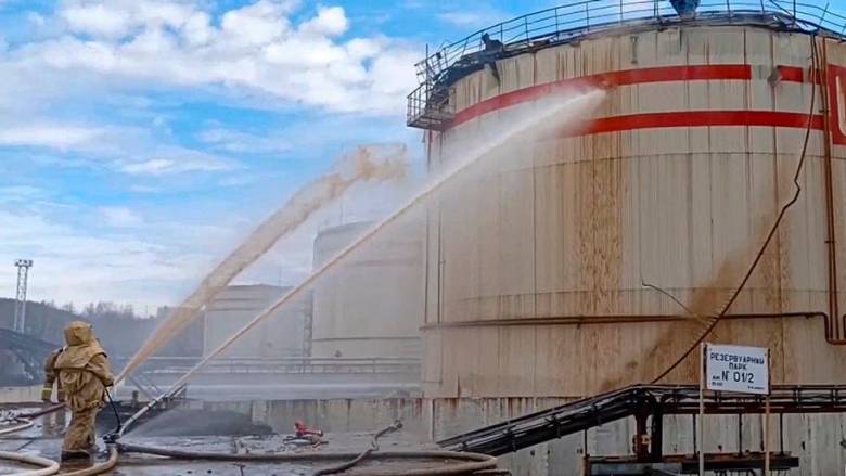 Έφεδροι καλούνται να «υπερασπιστούν» τα ρωσικά διυλιστήρια με εντολή Πούτιν