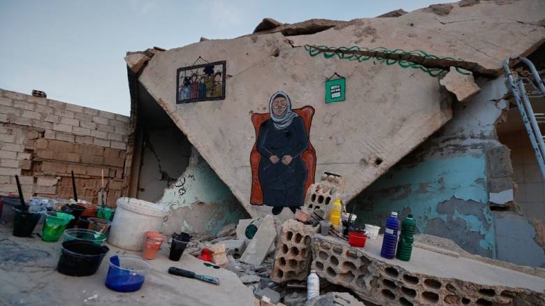 Τα ερείπια ενός βομβαρδισμένου σπιτιού στη Συρία «μεταμορφώνονται» σε καμβά