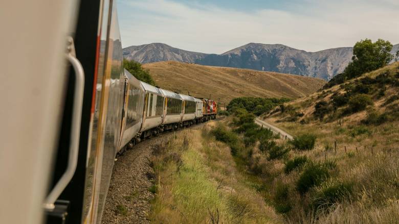 Από τη Σόφια στην Αθήνα σε έξι ώρες με τρένο - Πώς σχεδιάζει να μειώσει τις αποστάσεις η Κομισιόν
