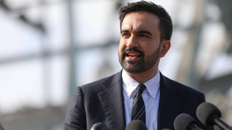 Ο Μαμντάνι μετακομίζει από το δυάρι στην Αστόρια στην πολυτελή κατοικία του δημάρχου της Νέας Υόρκης