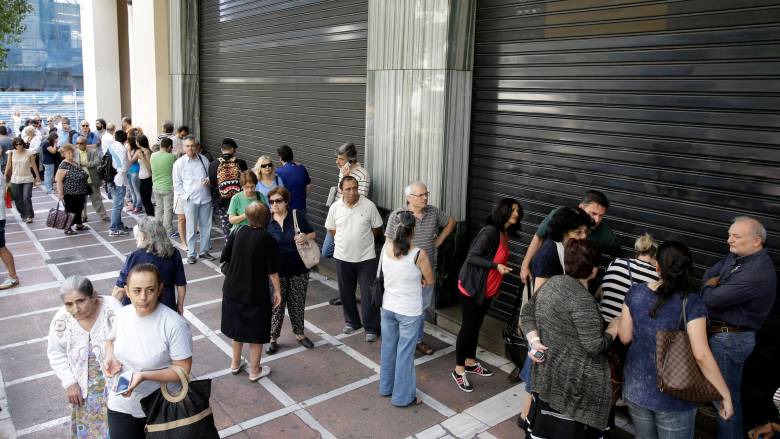 Δέκα χρόνια μετά: Η γενιά που δεν θυμάται την κρίση, αλλά ζει την αλλαγή