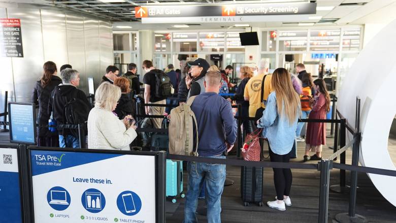 HΠΑ: Ακυρώσεις πτήσεων στα αεροδρόμια λόγω shutdown - Ταλαιπωρία για εκατομμύρια επιβάτες