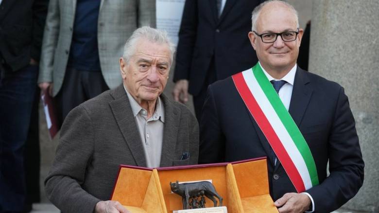 Ρόμπερτ Ντε Νίρο: Bραβεύθηκε με την Λύκαινα του Καπιτωλίου - Η άποψή του για τον Μαμντάνι