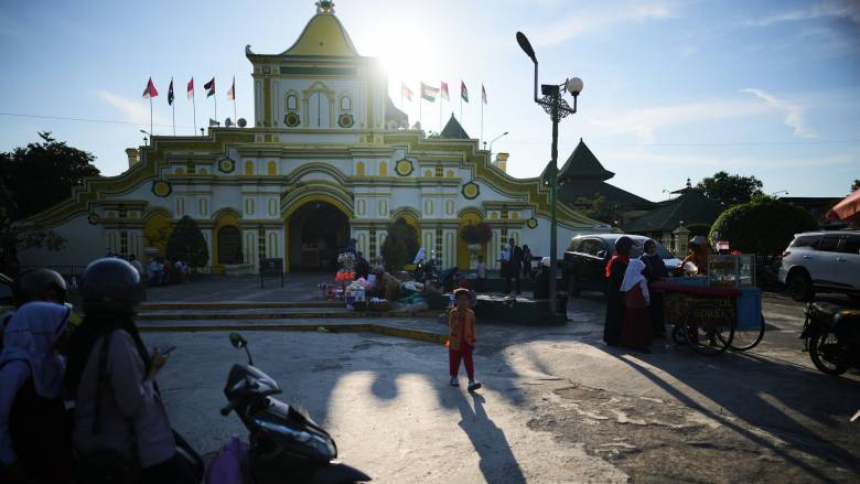 Ινδονησία: Έκρηξη σε τζαμί σχολείου - Δεκάδες άτομα στα νοσοκομεία
