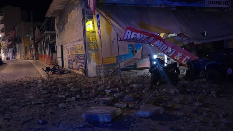 Συναγερμός στα Χανιά: Κατέρρευσε μπαλκόνι σε κεντρικό σημείο της πόλης