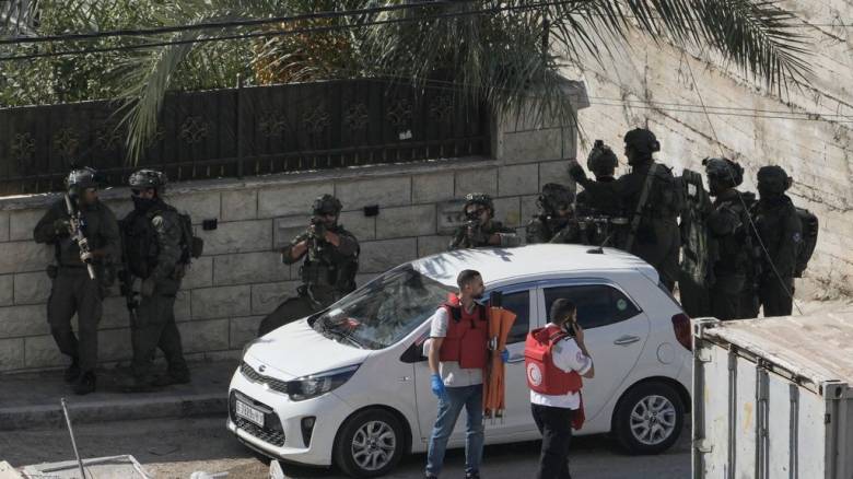 Επιδρομές και επιθέσεις IDF στη Δυτική Όχθη: Μετατρέπουν σπίτια Παλαιστινίων σε στρατιωτικά φυλάκια