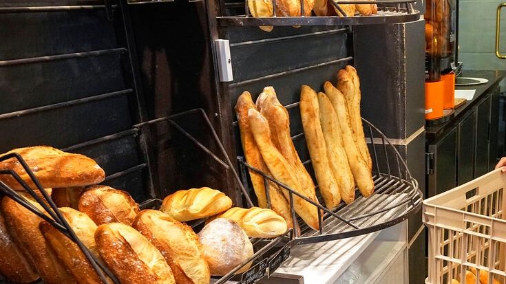 Το αβέβαιο μέλλον της μπαγκέτας - Η Γαλλία επανεξετάζει τα εμβληματικά της ψωμιά