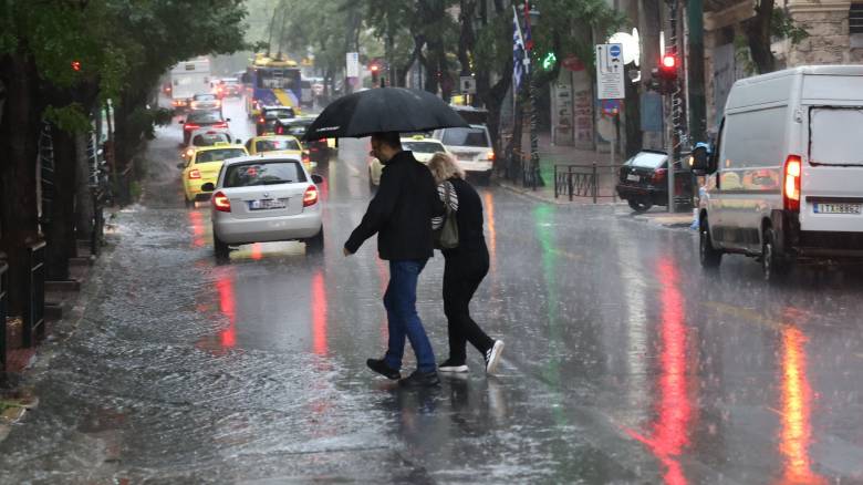 Προ των πυλών τριήμερη κακοκαιρία με βροχές - Χειμωνιάτικο μοτίβο στα τέλη της εβδομάδας