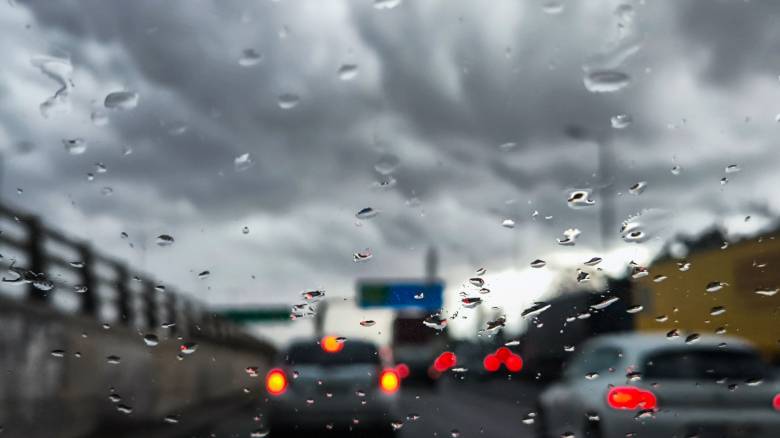 Μποτιλιάρισμα στην  Αττική λόγω της σφοδρής βροχόπτωσης - Στο κόκκινο όλοι οι μεγάλοι δρόμοι