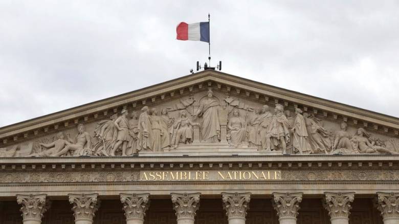 Μία ανάσα πριν την υιοθέτηση του προϋπολογισμού η Γαλλία - Καθοριστικός ο ρόλος των Σοσιαλιστών