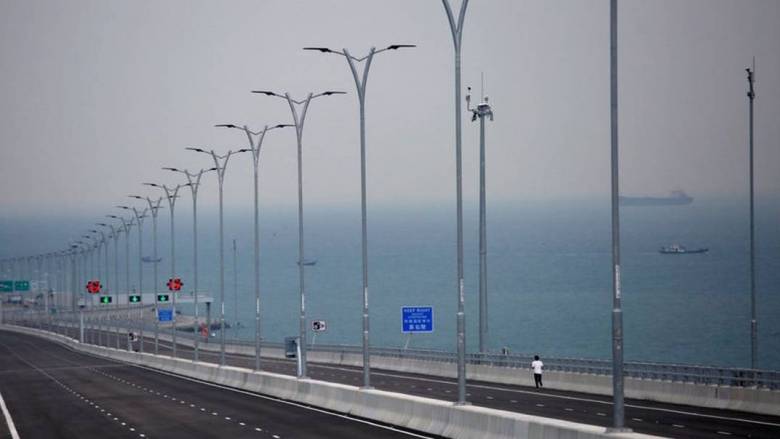 Κίνα: Βίντεο - σοκ από την κατάρρευση πρόσφατα εγκαινιασμένης γέφυρας