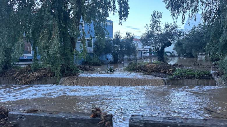 Η κακοκαιρία «σάρωσε» τη Μυτιλήνη: Πλημμύρισαν σπίτια σε Καλλονή και Σκάλα – Κλειστά σχολεία
