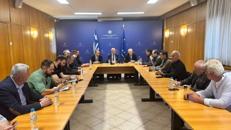 Τσιάρας: Η πόρτα του υπουργείου είναι πάντα ανοικτή για διάλογο - Τι απαντούν οι αγρότες