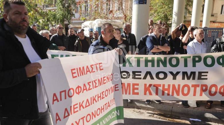 Στους δρόμους οι αγρότες για τις καθυστερημένες πληρωμές: Διαμαρτυρία έξω από υπουργείο και ΟΠΕΚΕΠΕ