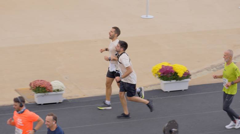 Ο Μαραθώνιος δεν είναι αγώνας, είναι συναίσθημα - Δείτε την ιστορία του Μάριου Σαρέλλα που εμπνέει