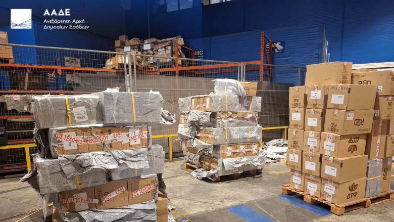 «Λαβράκι» έβγαλαν οι ελεγκτές της ΑΑΔΕ - Κατέσχεσαν 1,7 εκατομμύρια τσιγάρα