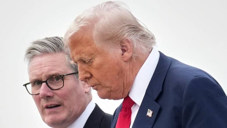 Παρέμβαση Στάρμερ στη διαμάχη Τραμπ με το BBC: «Το κανάλι πρέπει να βάλει σε τάξη τα του οίκου του»