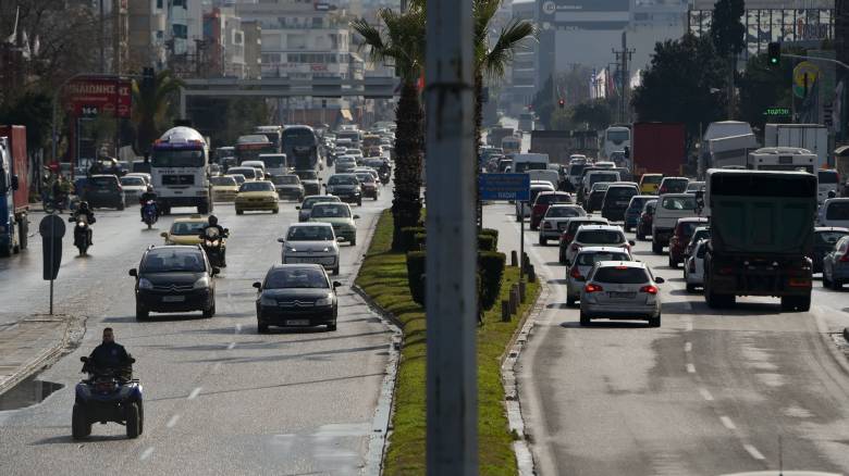 Κίνηση: Μποτιλιάρισμα σε Κηφισό και κέντρο - Χαμηλές ταχύτητες σε Αττική Οδό και Ποσειδώνος