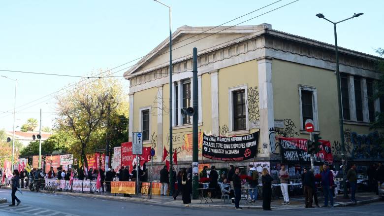 Δικογραφία για τα σοβαρά επεισόδια στο Πολυτεχνείο - Αναζητούνται τα άτομα που πήγαν στο νοσοκομείο