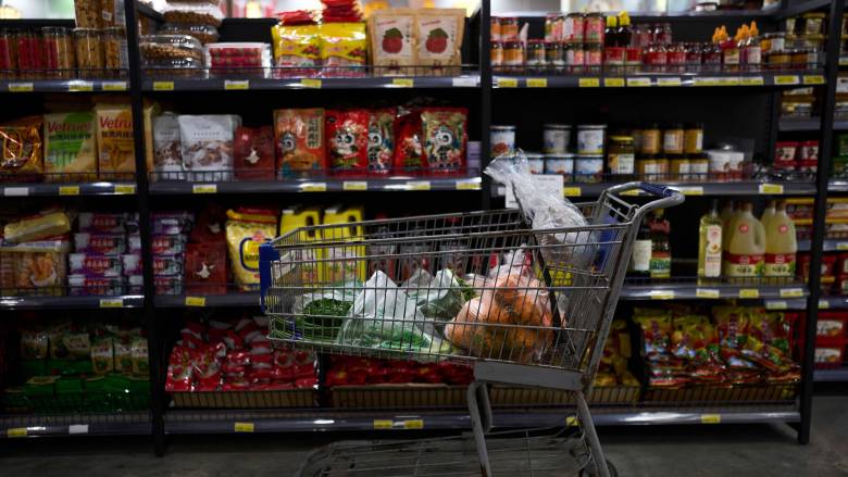 ΗΠΑ: Ο πρόεδρος Τραμπ εξαιρεί από τους δασμούς  καφέ, εξωτικά φρούτα και βόειο κρέας