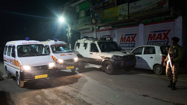 Ινδία: Τουλάχιστον 9 νεκροί και 29 τραυματίες από έκρηξη παγιδευμένου οχήματος σε αστυνομικό τμήμα