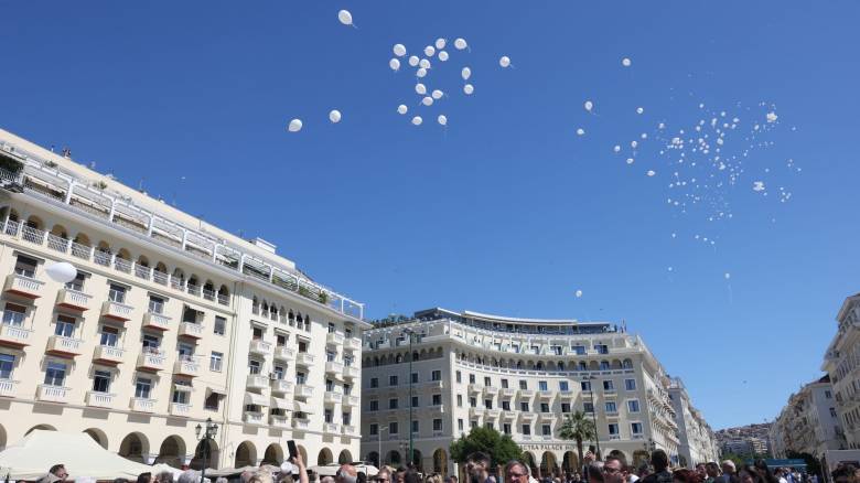 Θεσσαλονίκη: Λευκά μπαλόνια για τα θύματα τροχαίων - 665 νεκροί στην Ελλάδα το 2024