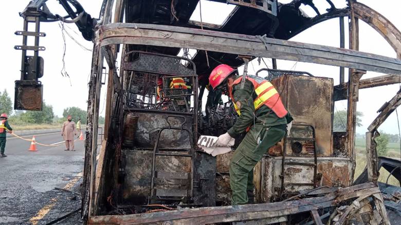 Σαουδική Αραβία: Πάνω από 40 άνθρωποι σκοτώθηκαν σε δυστύχημα με λεωφορείο
