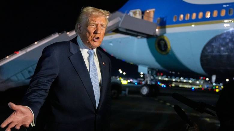 «Είσαι ο χειρότερος, δεν ξέρω γιατί σε έχουν» - Το σχόλιο Τραμπ σε δημοσιογράφο του Bloomberg