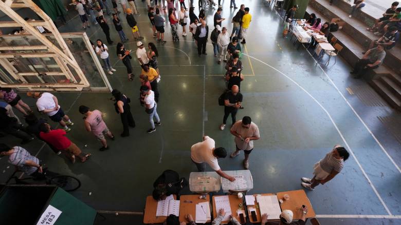 Χιλή: Η κομμουνίστρια Χάρα κι ο υπερσυντηρητικός Καστ στο δεύτερο γύρο των προεδρικών εκλογών