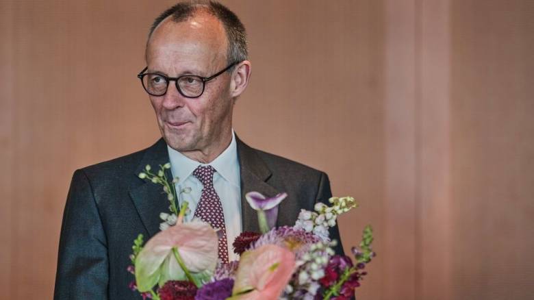 Κούρεμα, χτένισμα, μακιγιάζ, φωτογράφοι: Πού πηγαίνουν χιλιάδες ευρώ από την κυβέρνηση της Γερμανίας