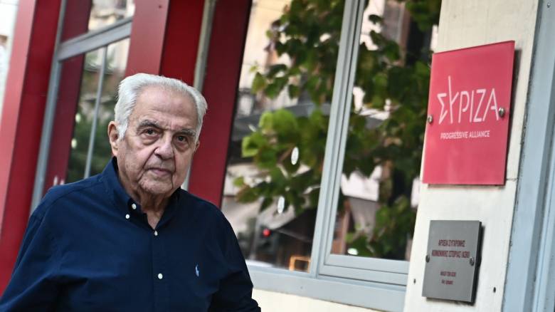 Το «αντίο» του πολιτικού κόσμου στον Αλέκο Φλαμπουράρη