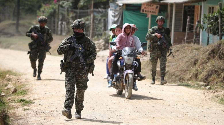 Κολομβία: Νεκροί 15 ανήλικοι σε βομβαρδισμούς του στρατού κατά των ανταρτών